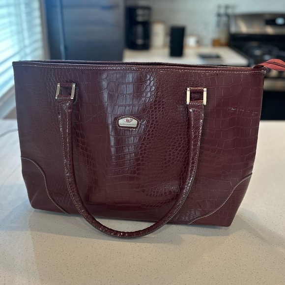 Gloria Vanderbilt Red/Burgandy Croc Patterned Shoulder Bag/Tote - Picture 1 of 13